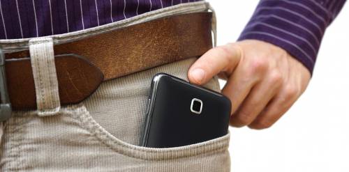 تلفن همراه را در جیب قرار ندهید